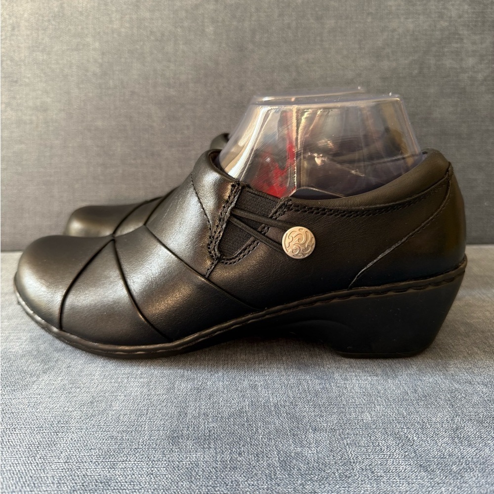 Clarks Womens Channing Ann Slip On Loafer 7M Black Leather Comfort Low Heel - Picture 3 of 7